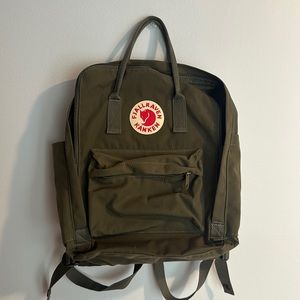 Forest green fjallraven backpack, like new condition